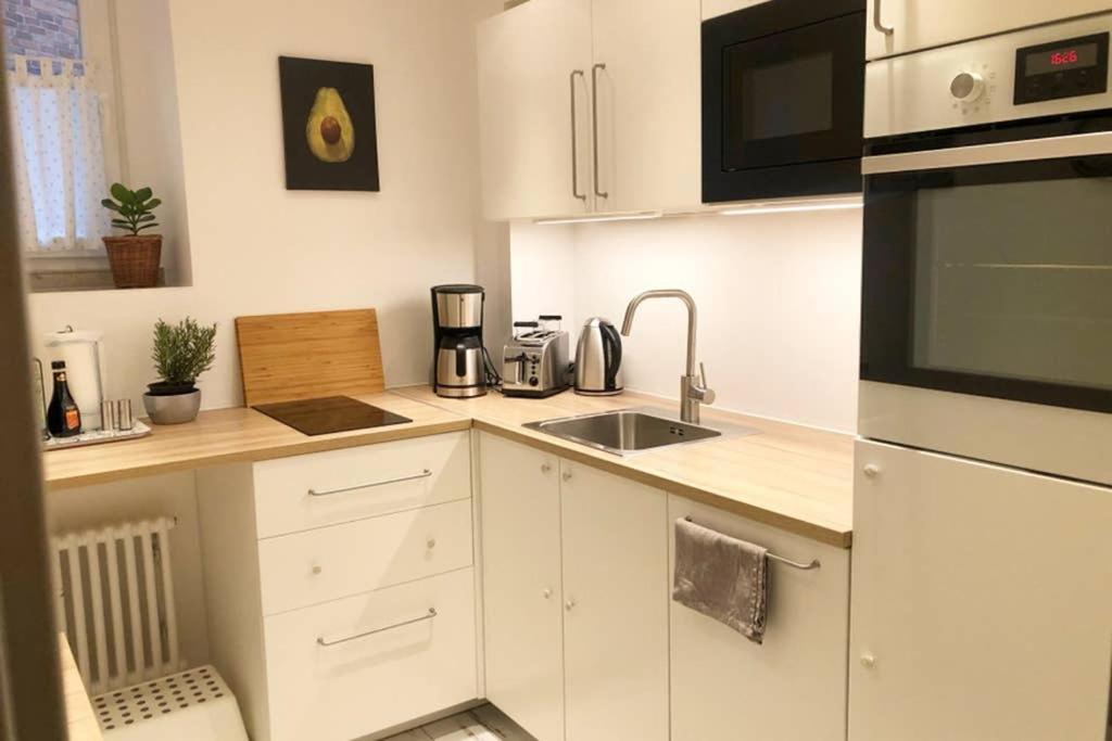 Gemuetliche Sanierte 1 Zimmer Wohnung Mit Privatem Parkplatz Im Zentrum Kiel Extérieur photo