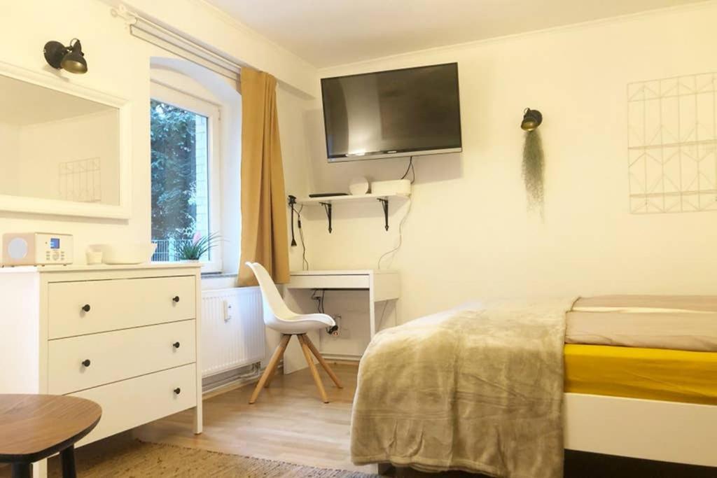 Gemuetliche Sanierte 1 Zimmer Wohnung Mit Privatem Parkplatz Im Zentrum Kiel Extérieur photo