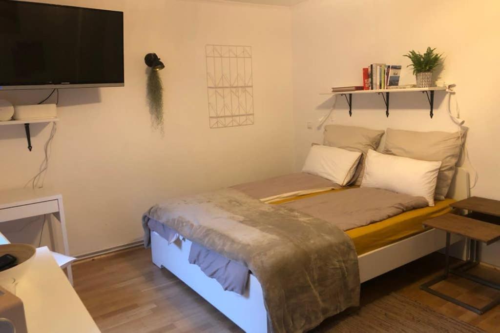 Gemuetliche Sanierte 1 Zimmer Wohnung Mit Privatem Parkplatz Im Zentrum Kiel Extérieur photo
