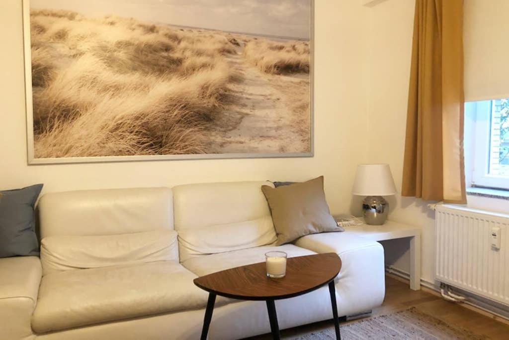 Gemuetliche Sanierte 1 Zimmer Wohnung Mit Privatem Parkplatz Im Zentrum Kiel Extérieur photo