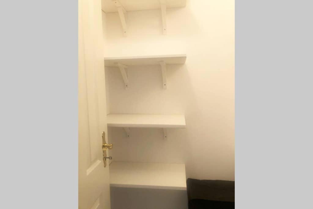 Gemuetliche Sanierte 1 Zimmer Wohnung Mit Privatem Parkplatz Im Zentrum Kiel Extérieur photo