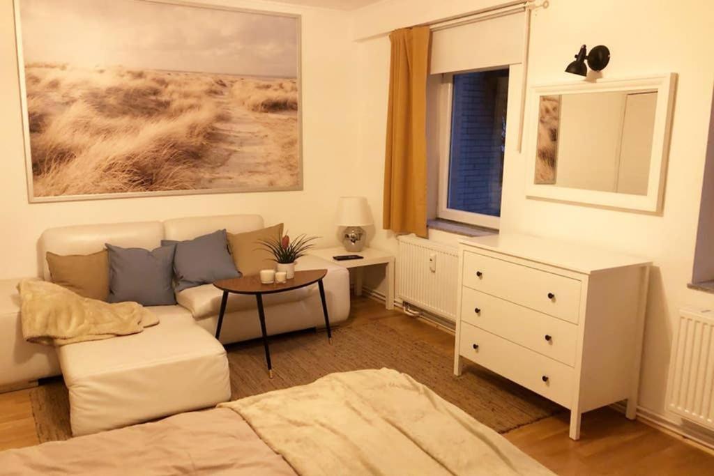 Gemuetliche Sanierte 1 Zimmer Wohnung Mit Privatem Parkplatz Im Zentrum Kiel Extérieur photo